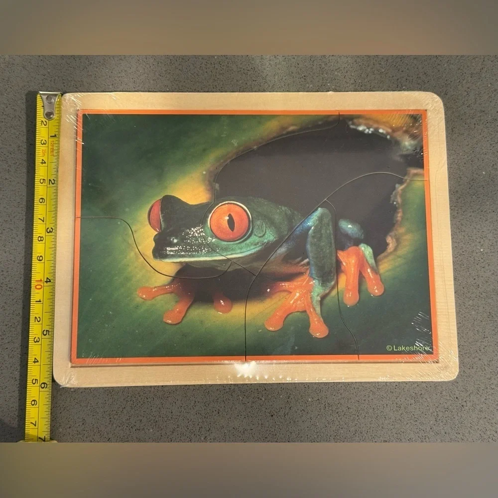 BRAND new in plastic | Lakeshore | Red eyed tree frog puzzle